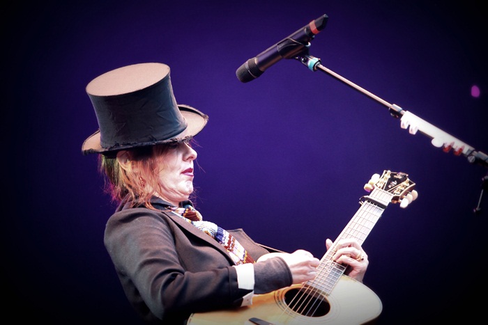 Suzanne Vega volgend najaar met nieuw album ‘Flying with Angels’ in Brussel en Antwerpen!